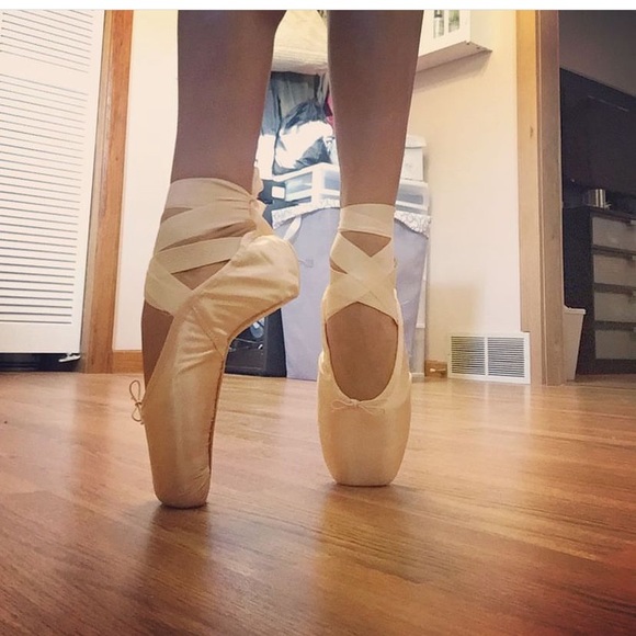 Capezio Aria Pointe shoes size 8.5 with rubber toe grips added NWT - Picture 10 of 10